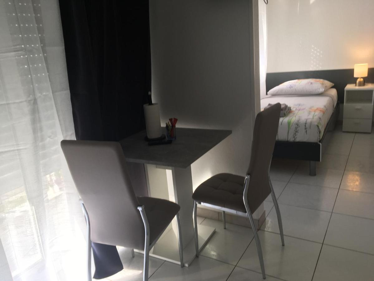 Studios Lora Rm 860 Saint-Louis  Bagian luar foto